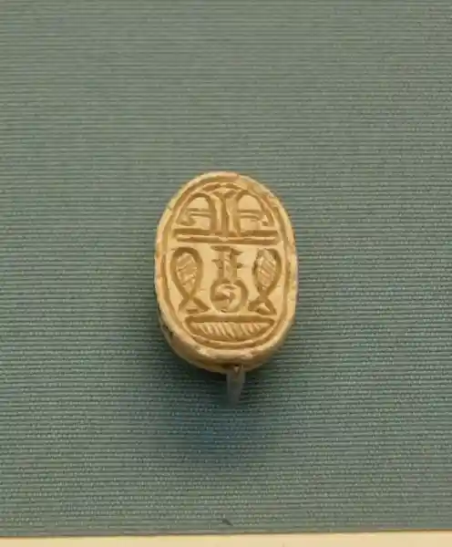 Scarabs, Amuletic seals, fish symbols, nefer symbol